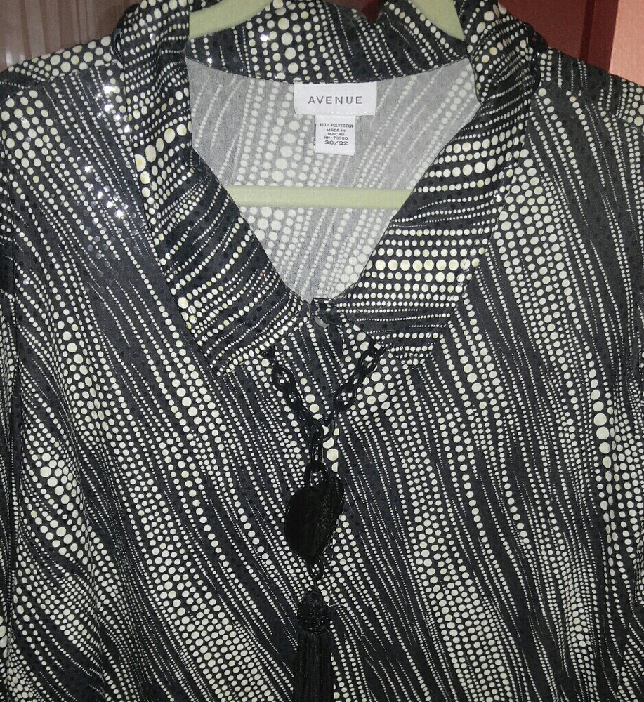 Avenue long sleeve blouse size 30/32
